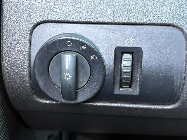 2005 Ford Mustang Deluxe