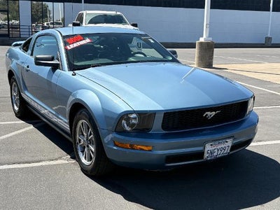 2005 Ford Mustang Deluxe