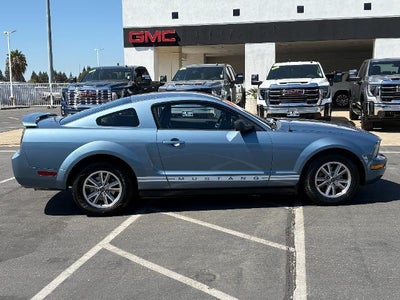 2005 Ford Mustang Deluxe