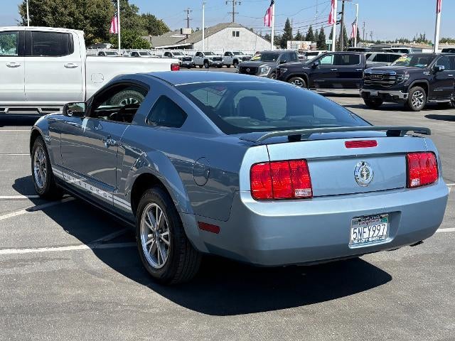 2005 Ford Mustang Deluxe