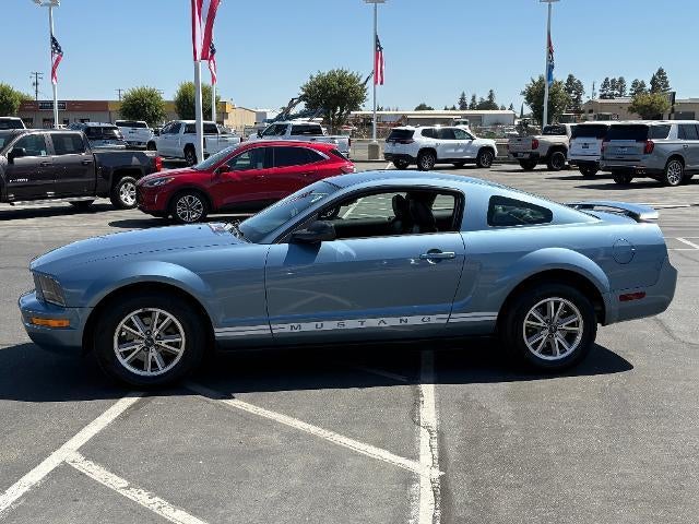 2005 Ford Mustang Deluxe