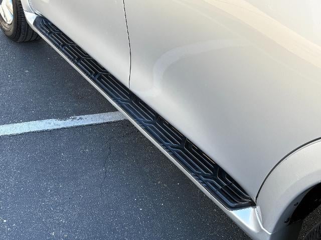 2011 INFINITI QX56 7-passenger