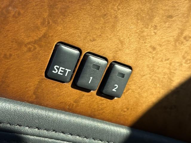 2011 INFINITI QX56 7-passenger