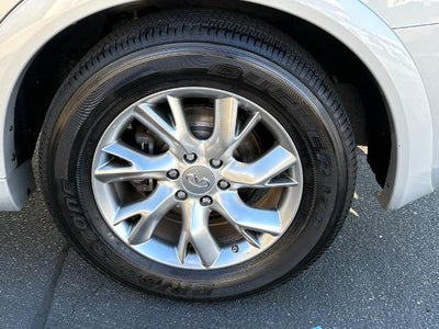 2011 INFINITI QX56 7-passenger