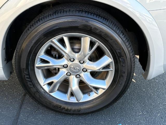 2011 INFINITI QX56 7-passenger