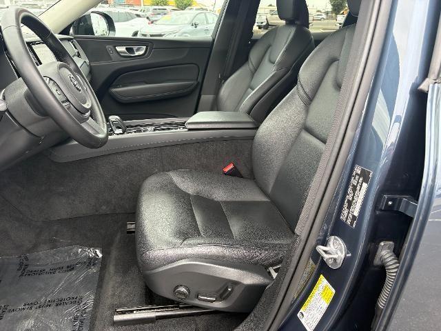 2024 Volvo XC60 Core Dark Theme