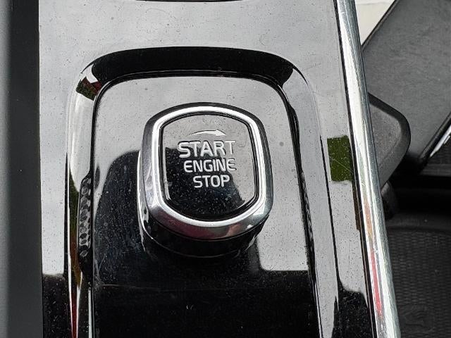2024 Volvo XC60 Core Dark Theme
