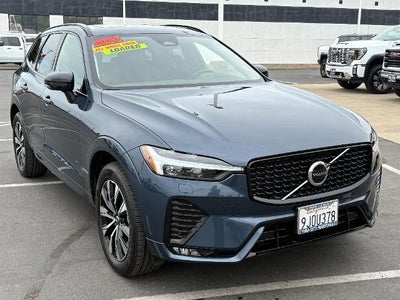 2024 Volvo XC60 Core Dark Theme