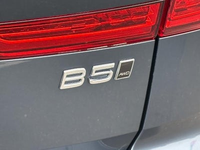 2024 Volvo XC60 Core Dark Theme